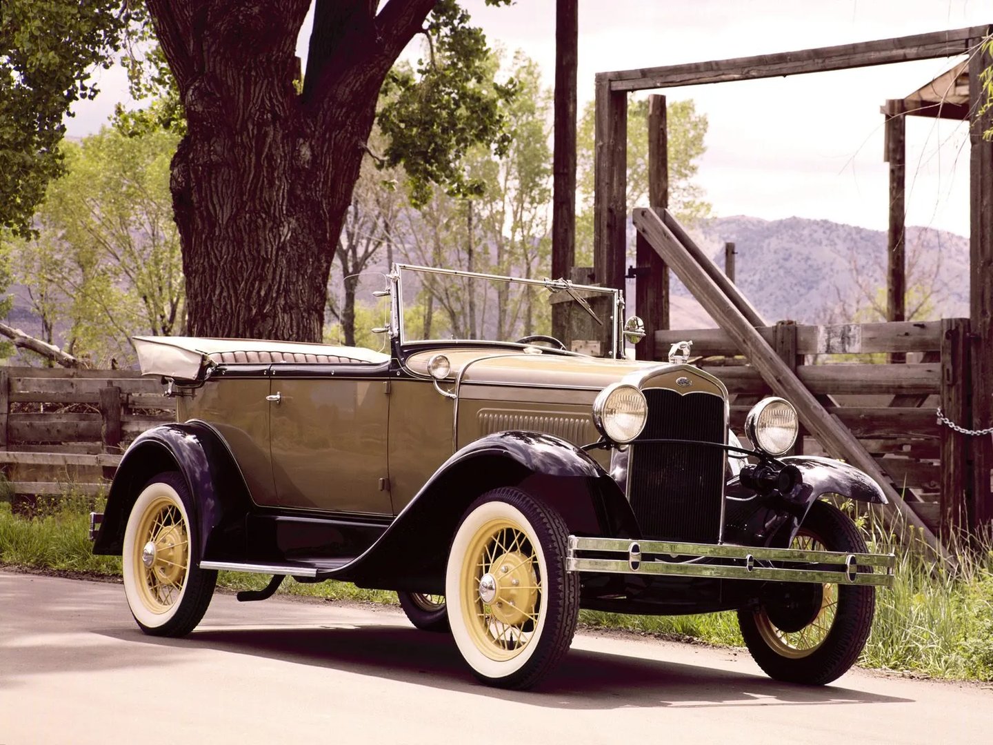 Ford_Model_A_1_generation__Phaeton__4.jpg