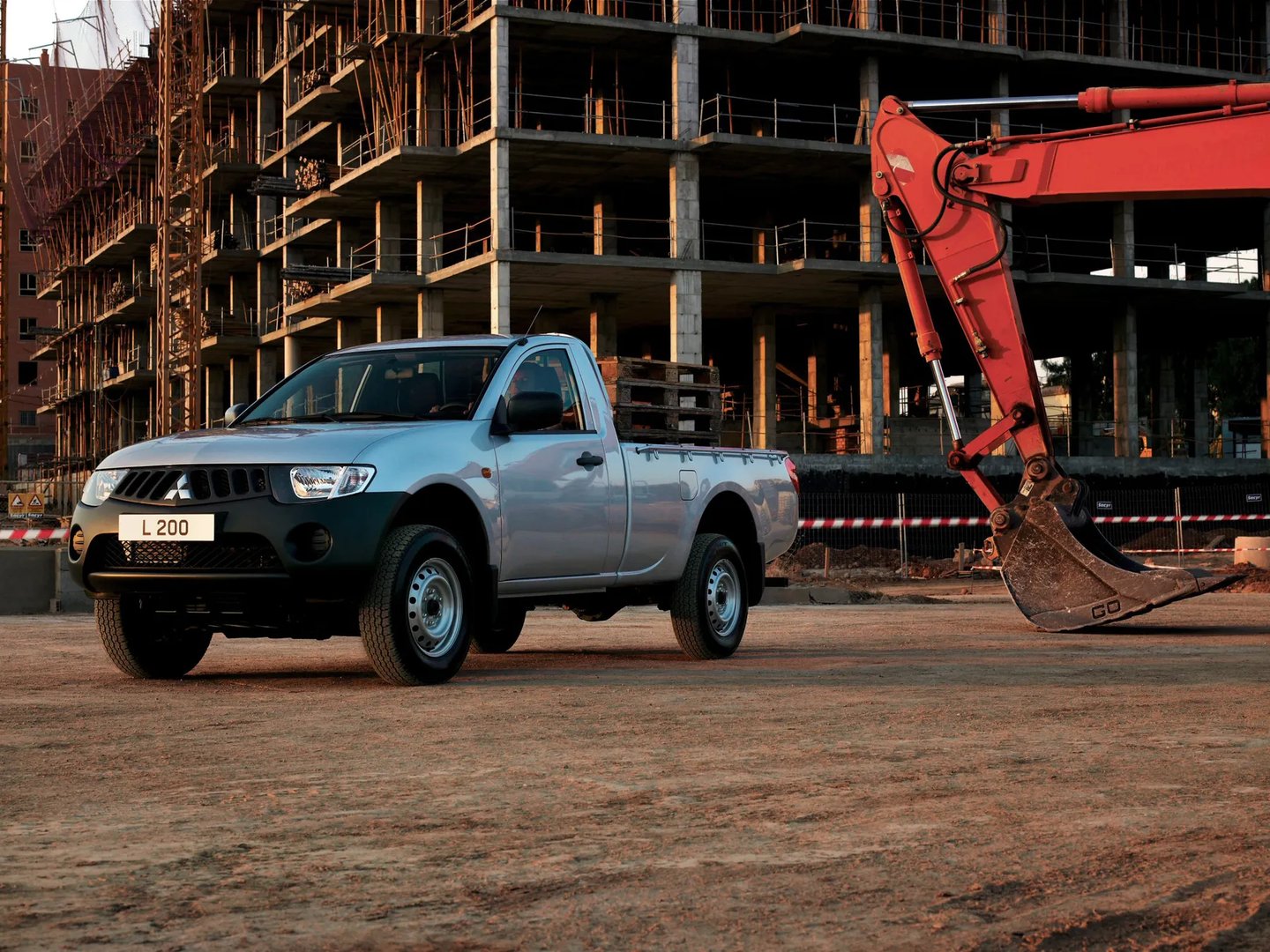 Mitsubishi_L200_4_generation__Pickup_single-cab__5.jpg
