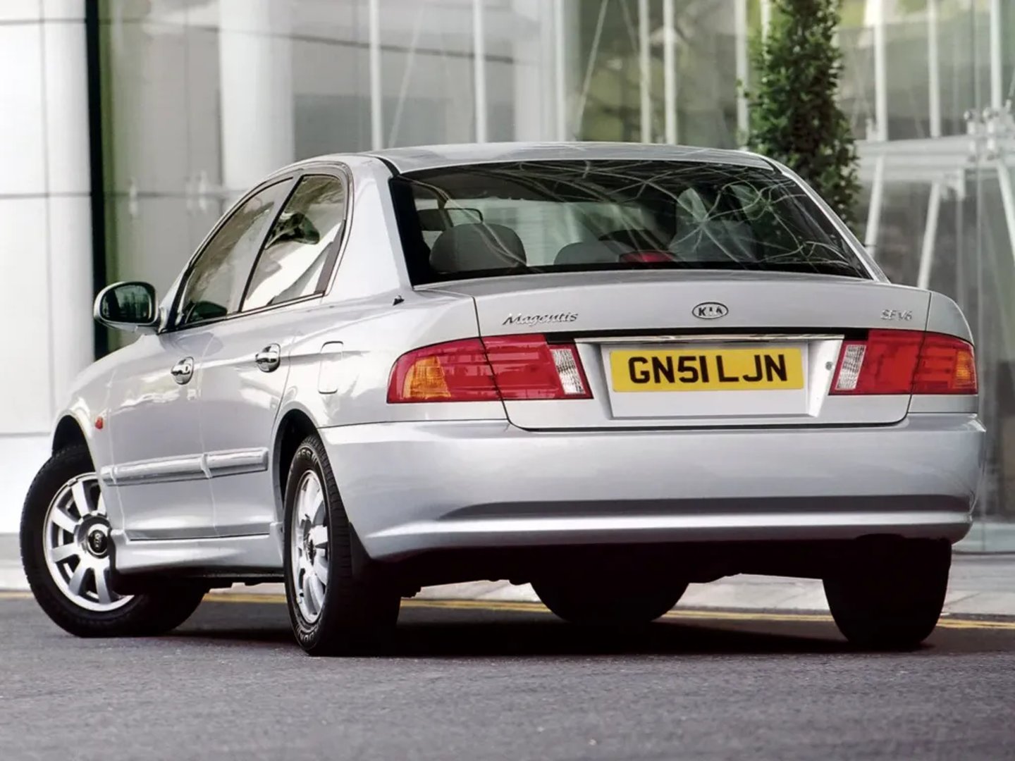 Kia_Magentis_1_generation__Sedan__1.jpg