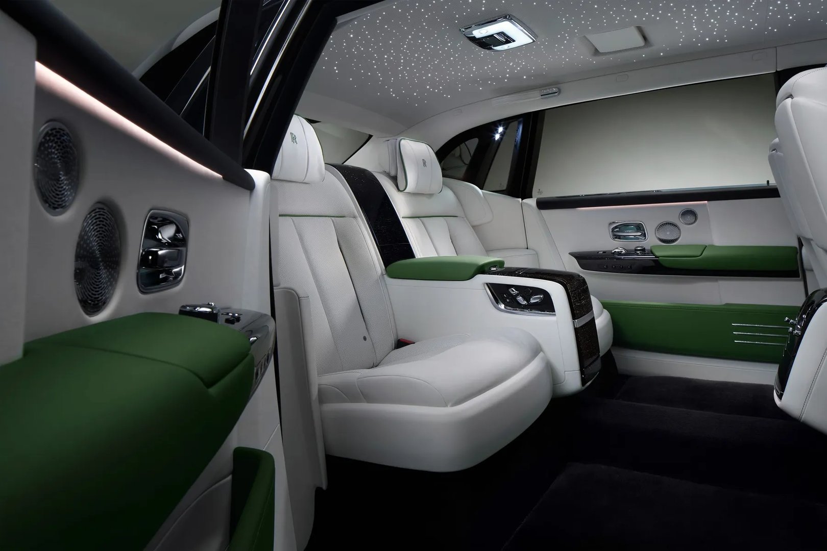 Rolls-Royce_Phantom_8_generation_restyling__Sedan_Long__7.jpg