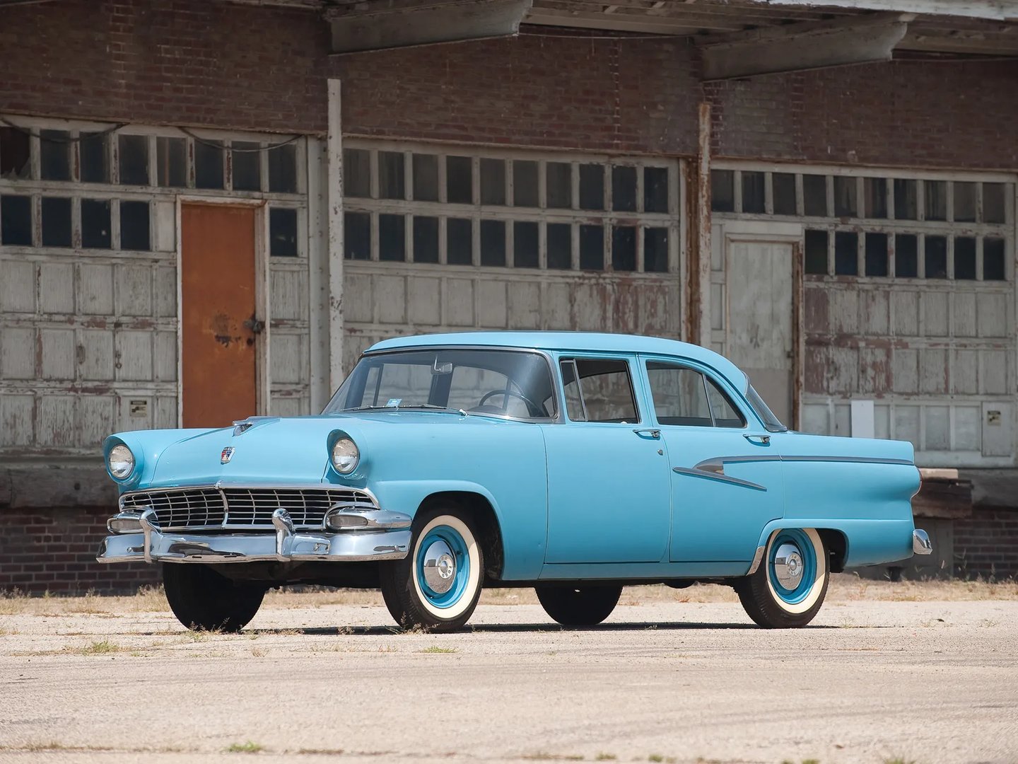 —  Sedan