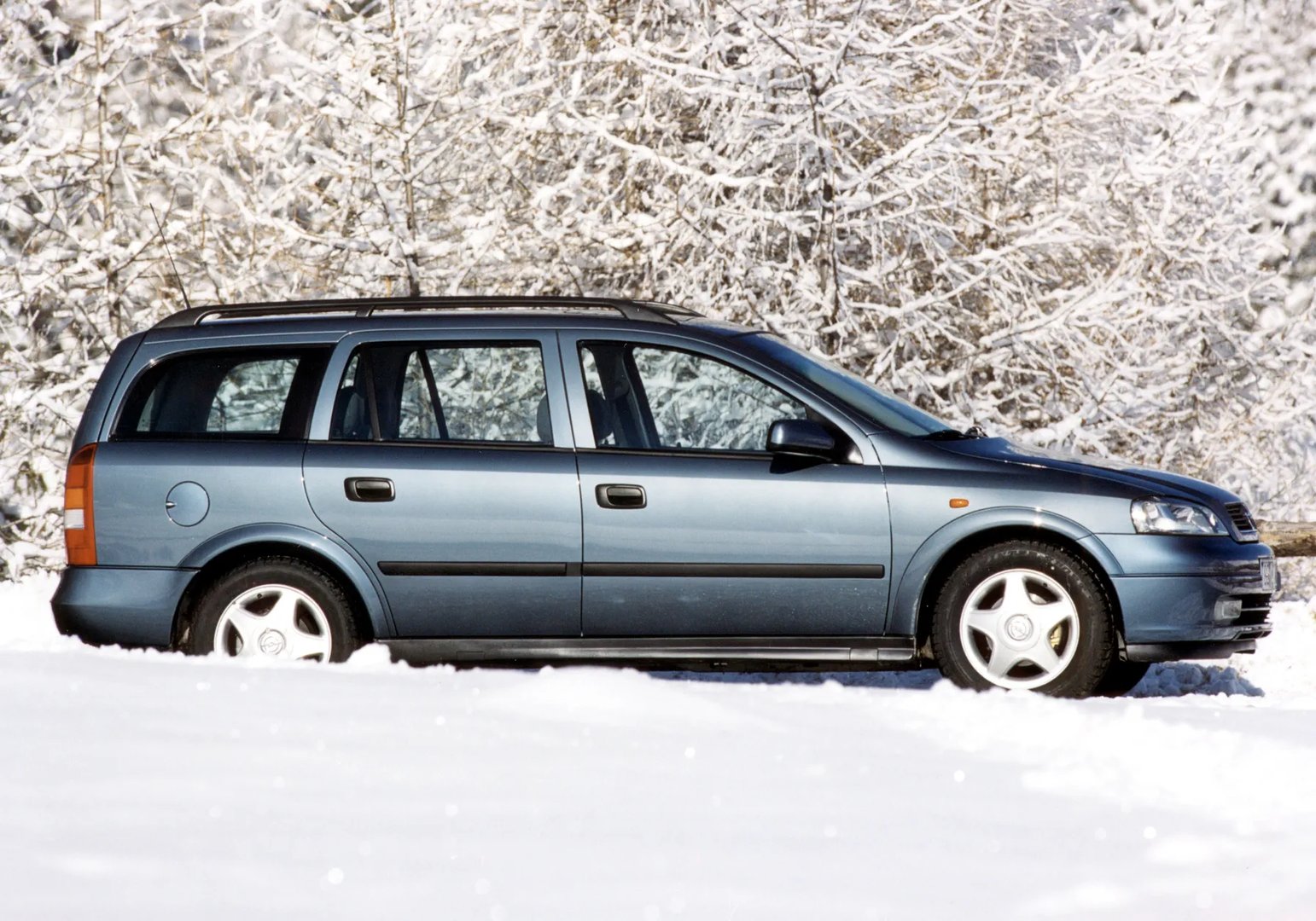Opel_Astra_2_generation__Estate_5-door__12.jpg