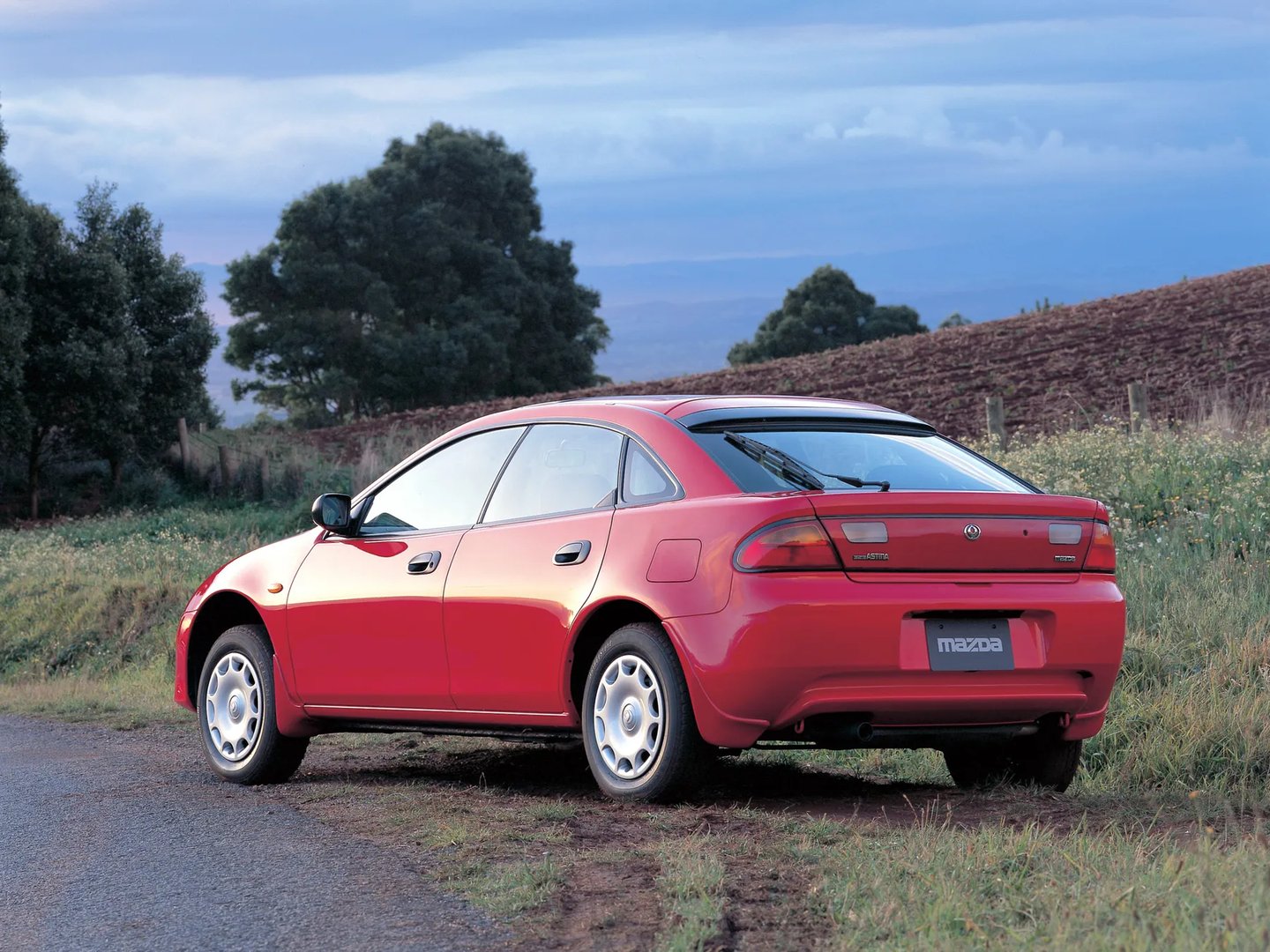 Mazda_323_Lantis_5_generation__Hatchback_5-door__3.jpg