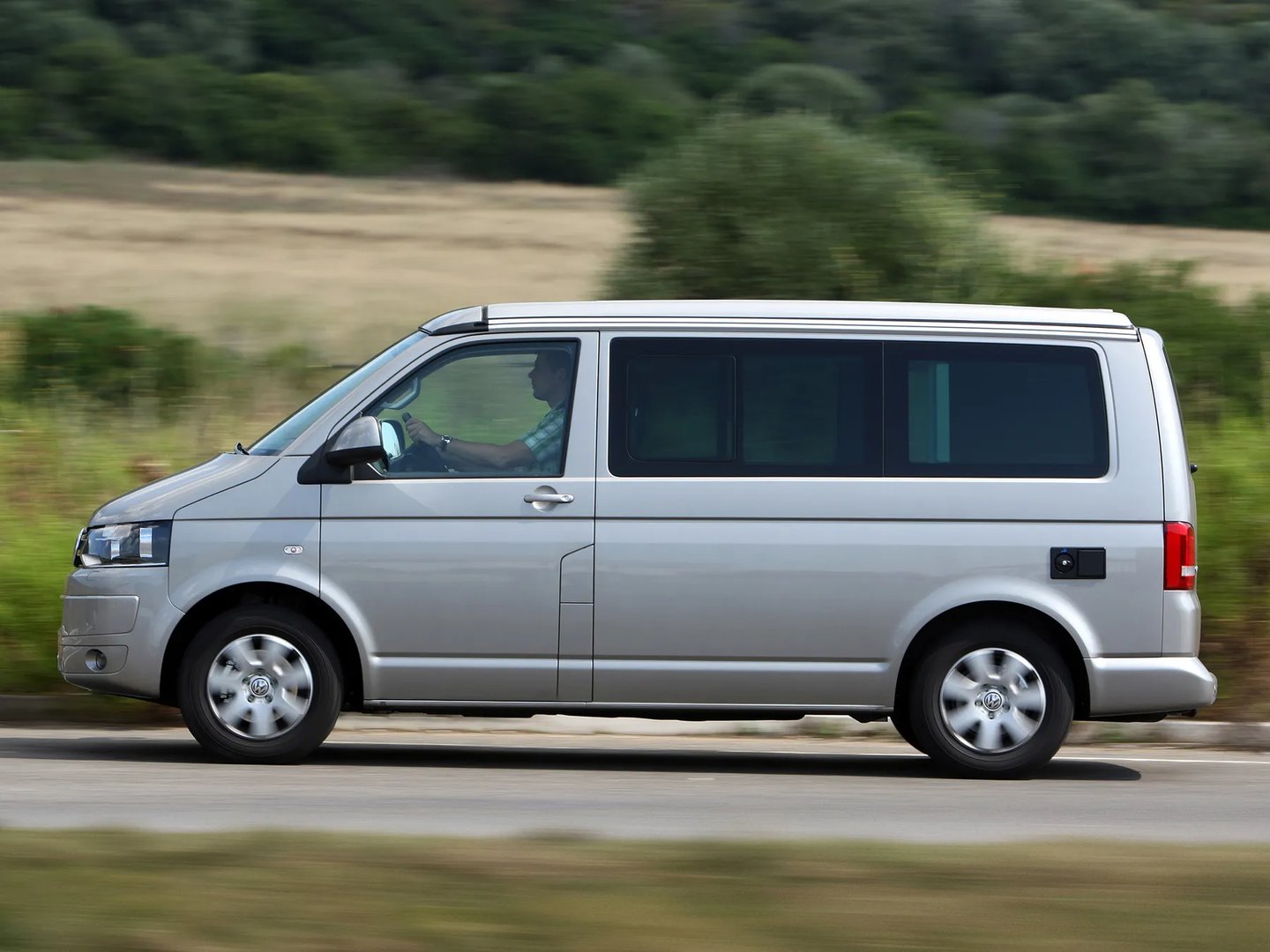 Volkswagen_California_5_generation__Minivan__4.jpg