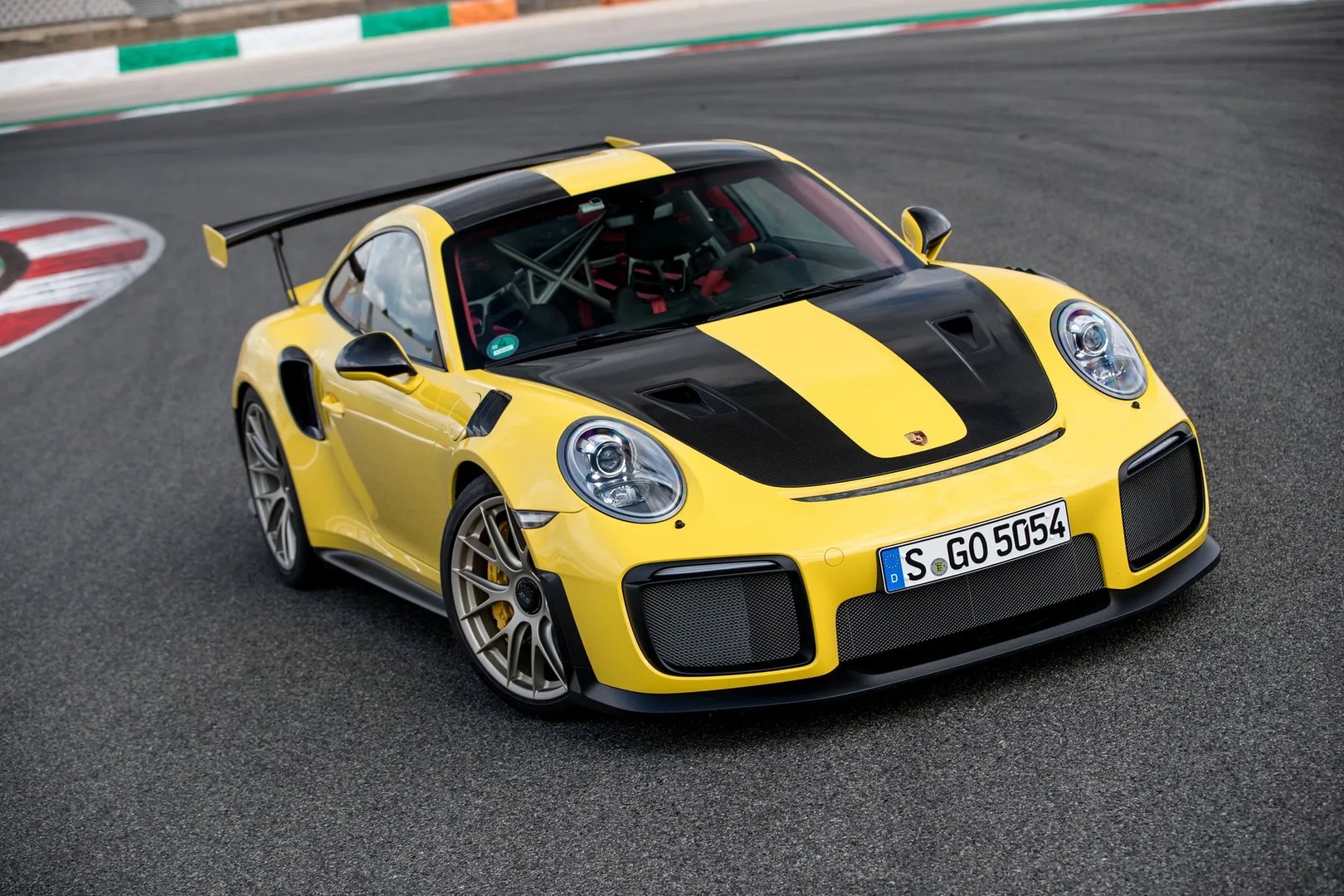 Porsche_911_GT2_4_generation__Coupe__main.jpg