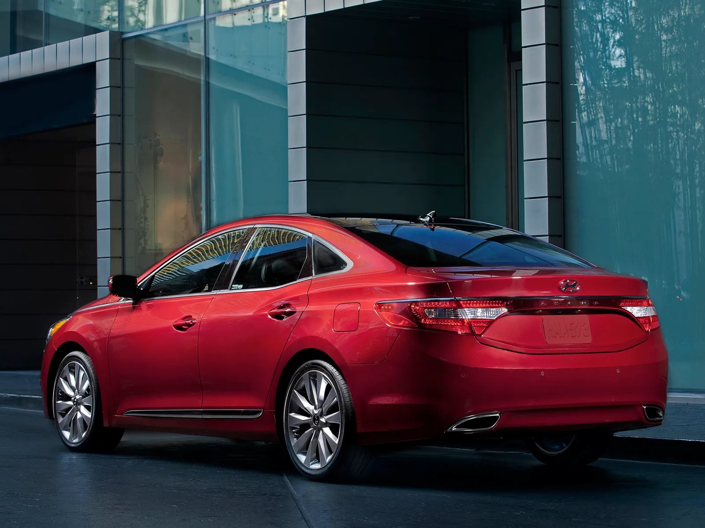 Hyundai_Azera_2_generation__Sedan__1.jpg