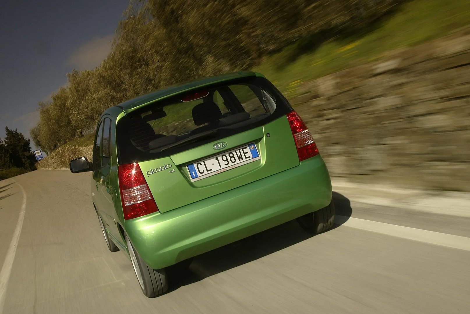 Kia_Picanto_1_generation__Mini_5-doors__2.jpg