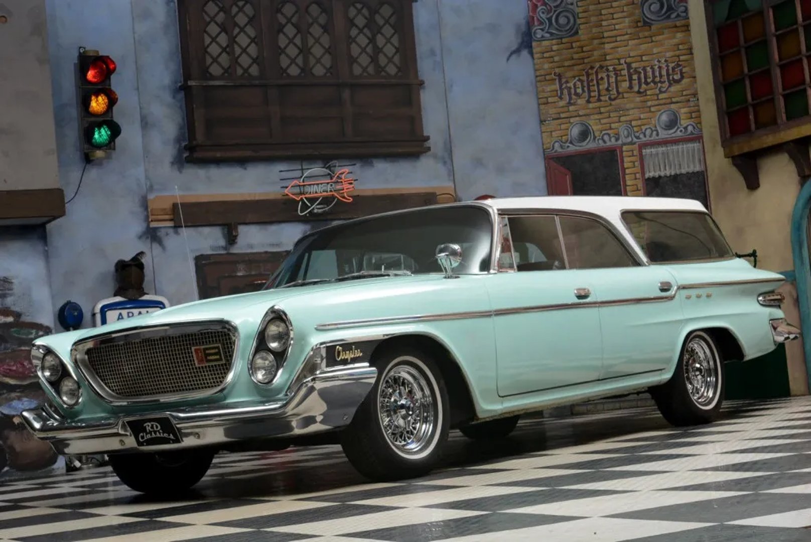 Chrysler_Newport_2_generation__Estate_5-door__2.jpg