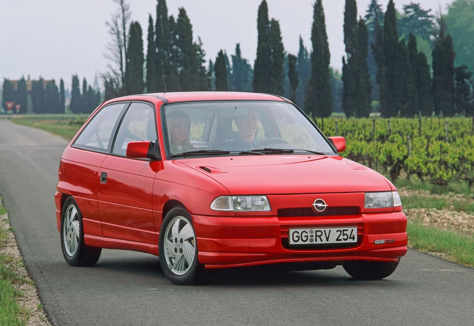Opel_Astra_1_generation__Hatchback_3-door__5.jpg
