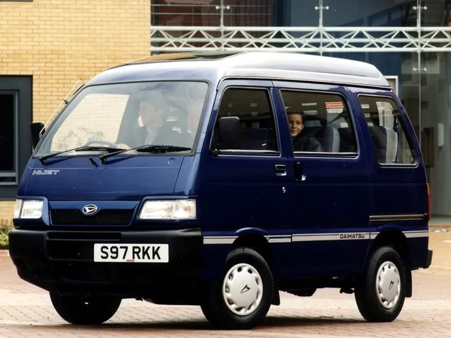 Daihatsu_Hijet_9_generation__Microvan__main.jpg