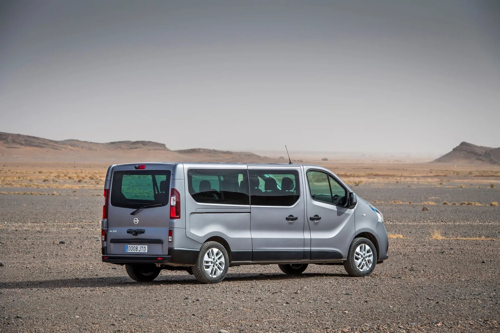 Nissan_NV300_1_generation__Minivan__6.jpg