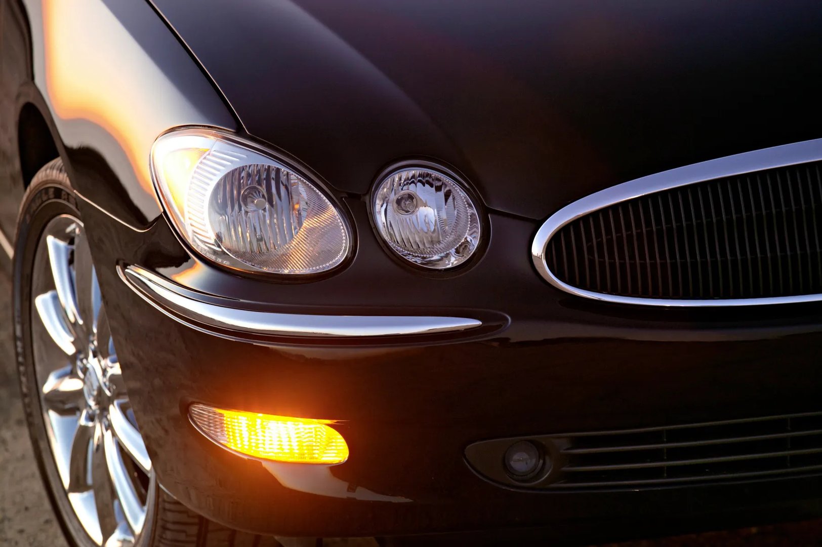 Buick_LaCrosse_1_generation__Sedan__11.jpg