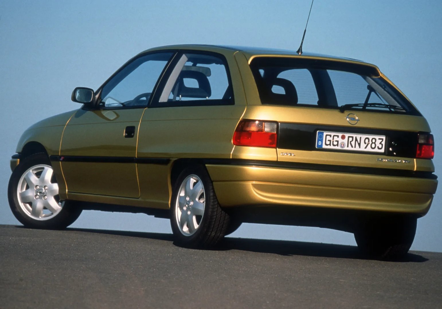 Opel_Astra_1_generation_restyling_1__Hatchback_3-door__7.jpg