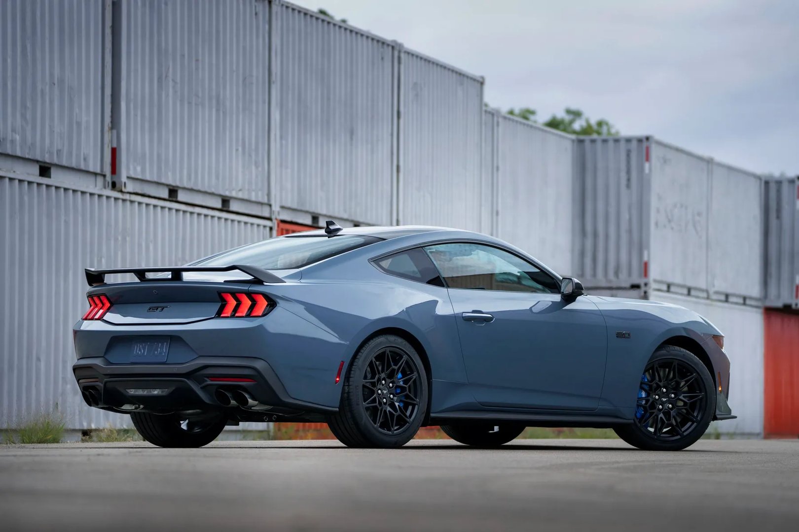 Ford_Mustang_7_generation__Coupe__1.jpg