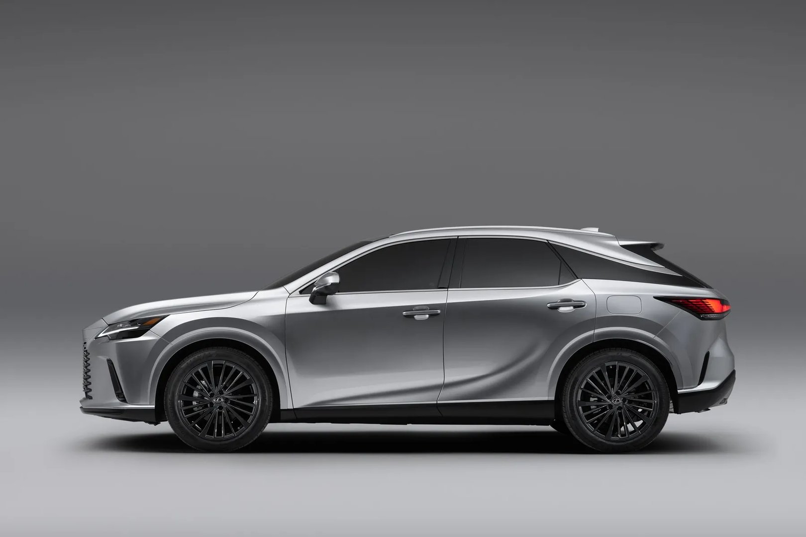 Lexus_RX_5_generation__SUV_5-doors__2.jpg