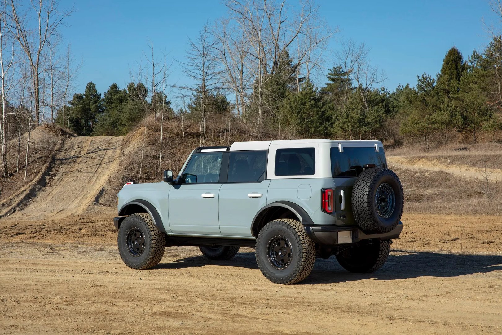 Ford_Bronco_6_generation__SUV_5-doors__4.jpg