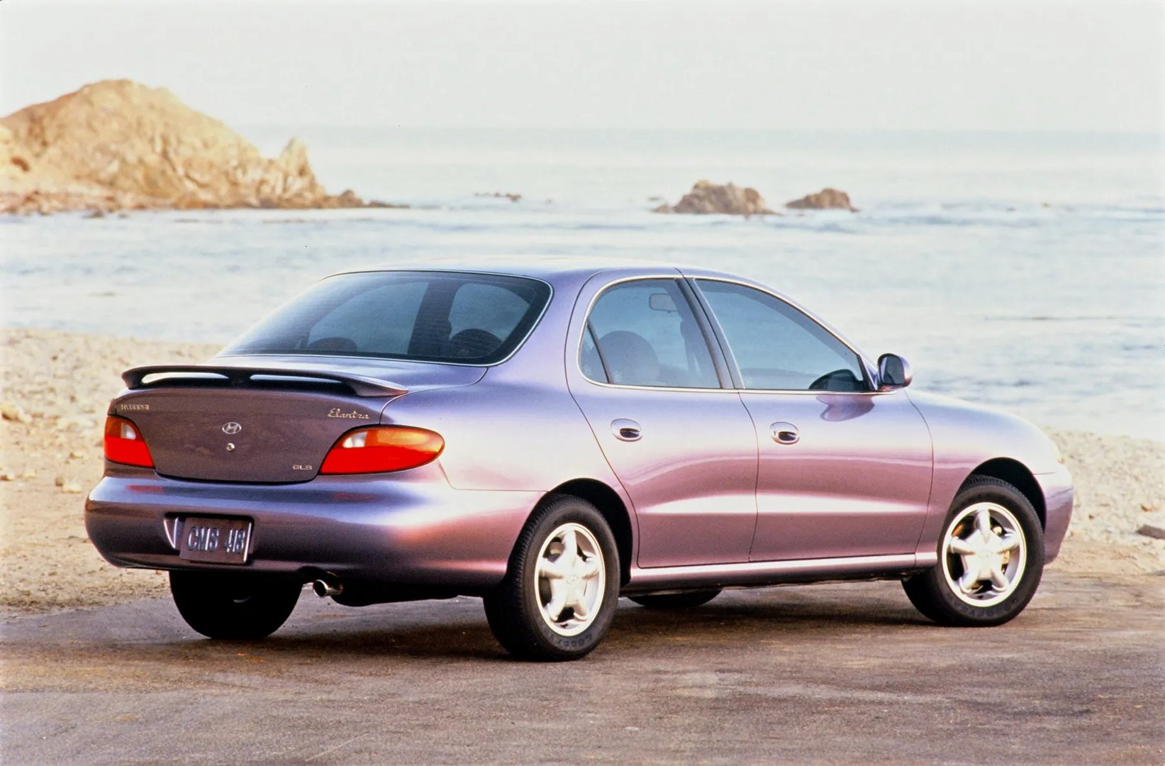 Hyundai_Elantra_2_generation__Sedan__4.jpg
