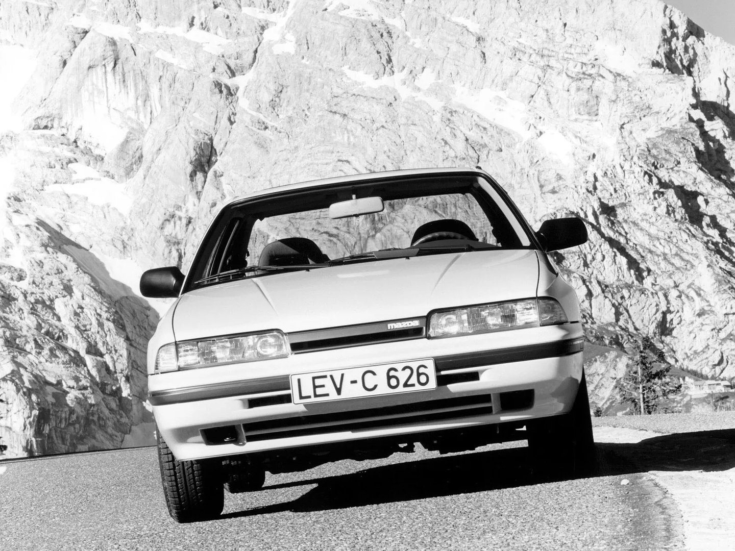 Mazda_626_3_generation__Coupe__2.jpg