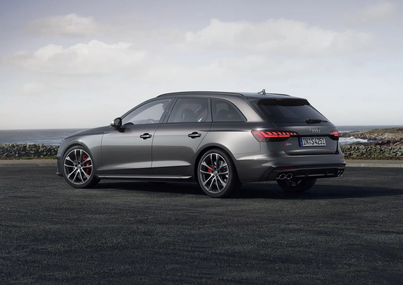 Audi_S4_5_generation_restyling__Estate_5-door__11.jpg