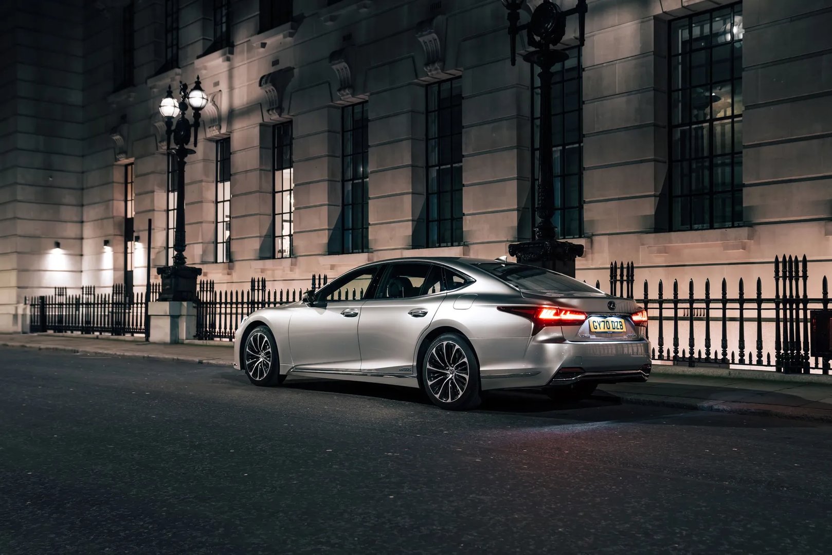 Lexus_LS_5_generation_restyling__Sedan__2.jpg