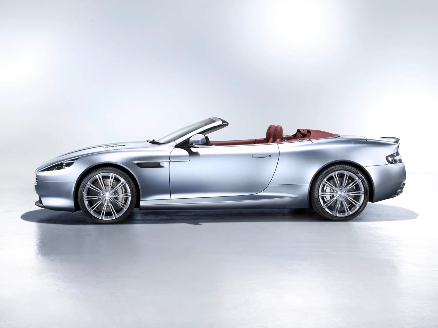 Aston Martin_DB9_1_generation_restyling_2__Cabrio__3.jpg