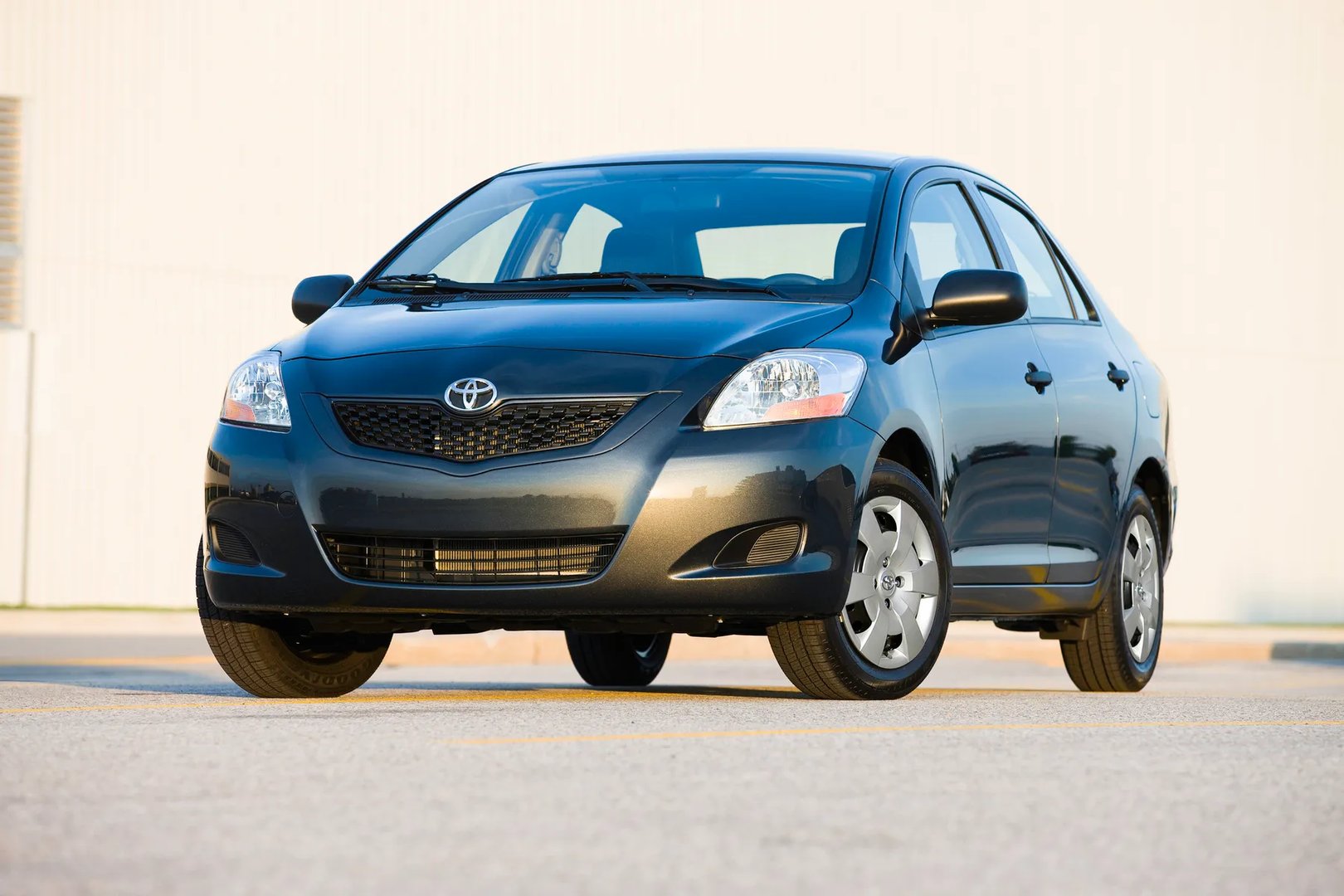 Toyota Yaris 2 generation, restyling  Sedan