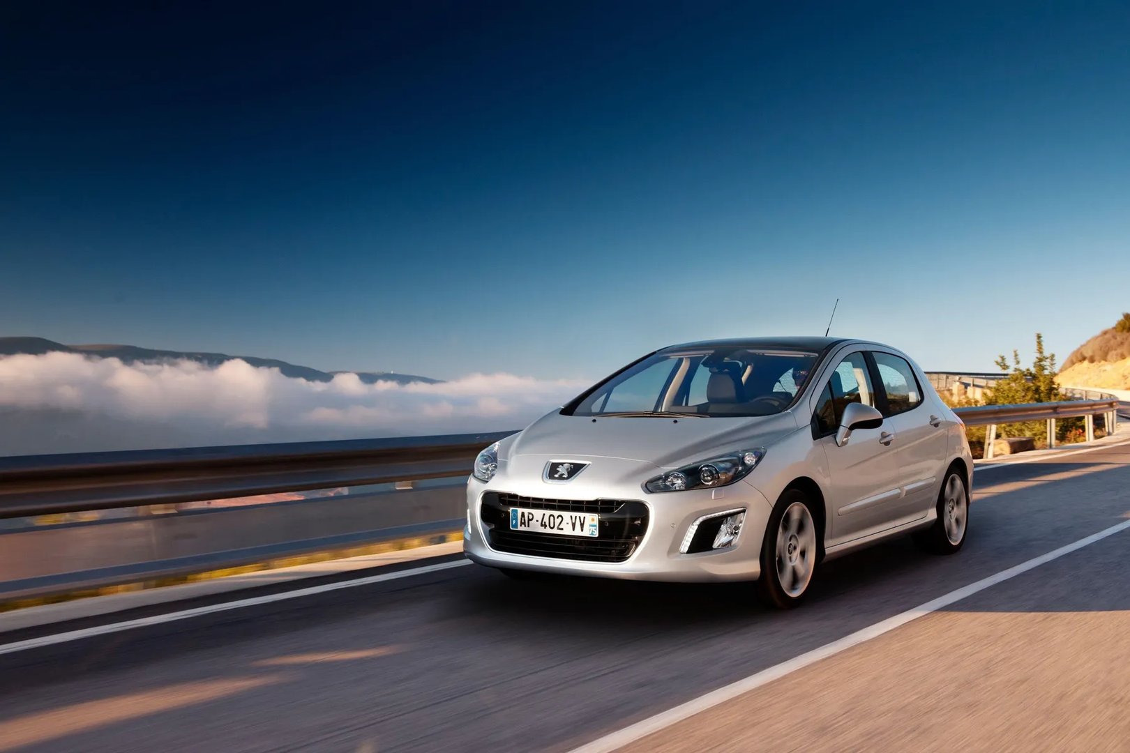 Peugeot_308_1_generation_restyling__Hatchback_5-door__3.jpg