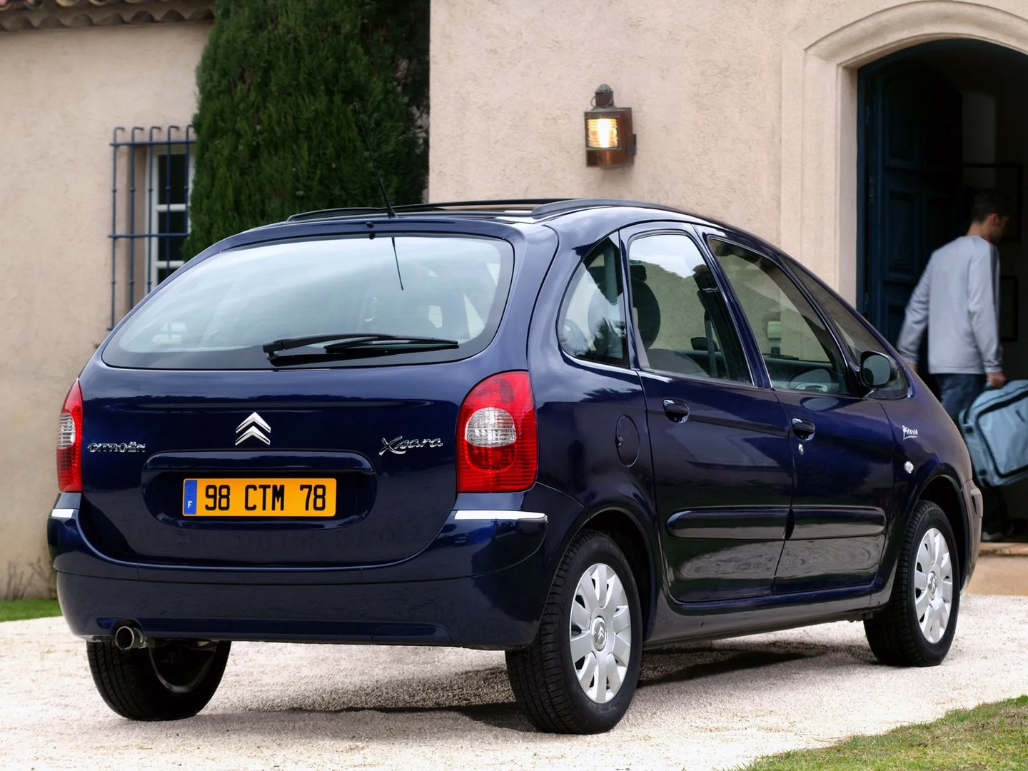 Citroen_Xsara_Picasso_1_generation__Compact_Van__3.jpg