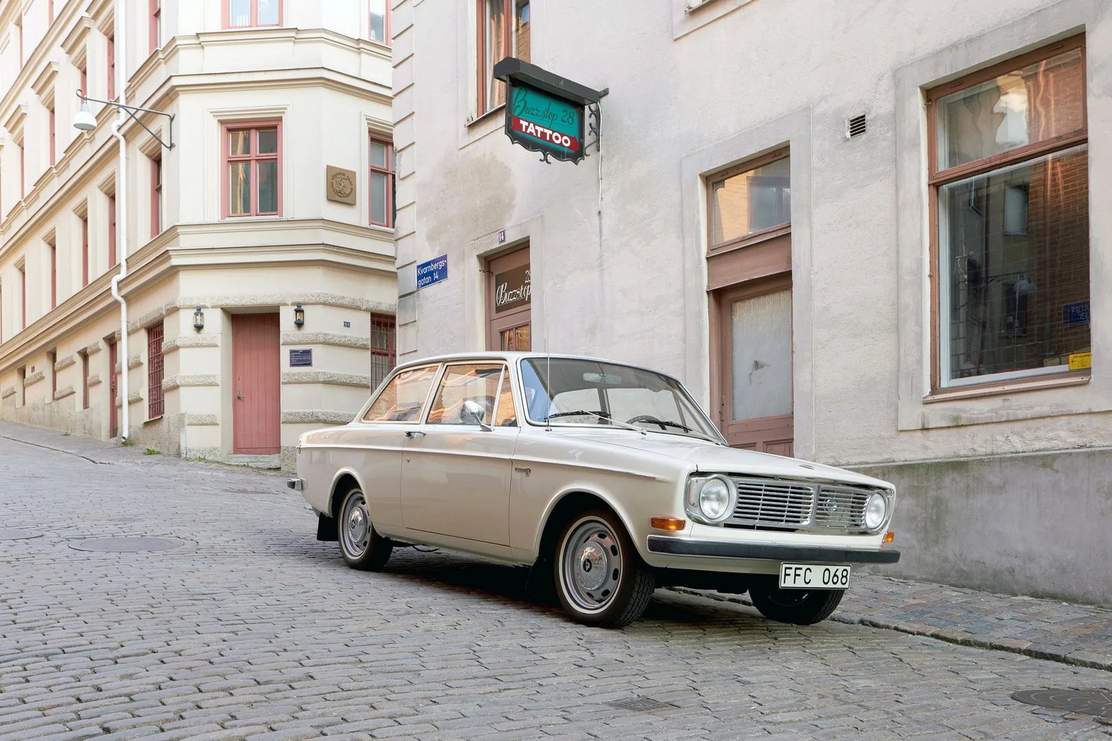 Volvo_140_Series_1_generation__Sedan_2-doors__8.jpg