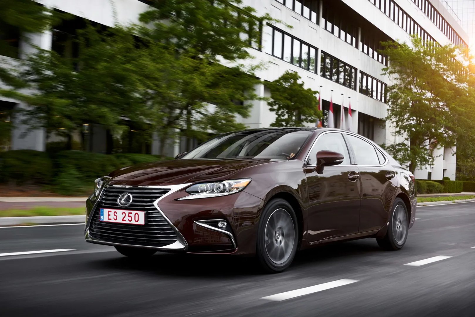 Lexus_ES_6_generation_restyling__Sedan__3.jpg