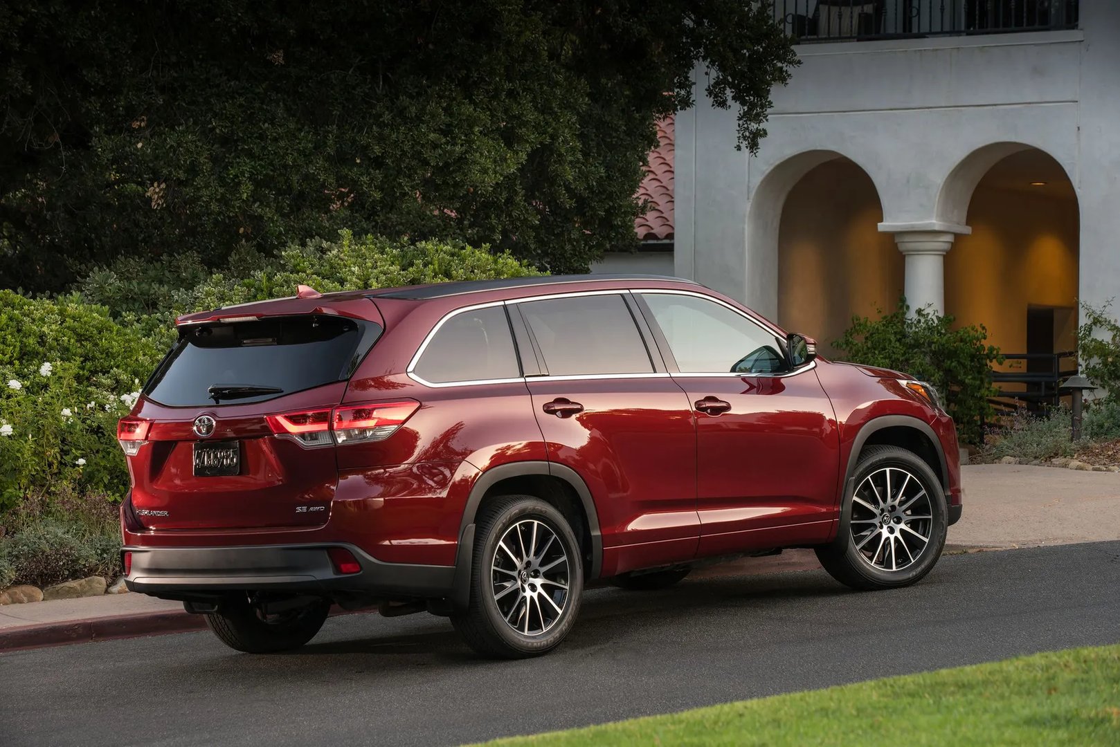Toyota_Highlander_3_generation_restyling__SUV_5-doors__3.jpg