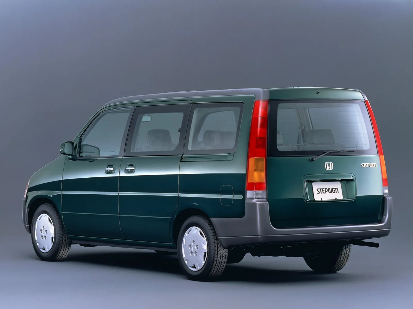 Honda_Stepwgn_1_generation__Minivan__3.jpg