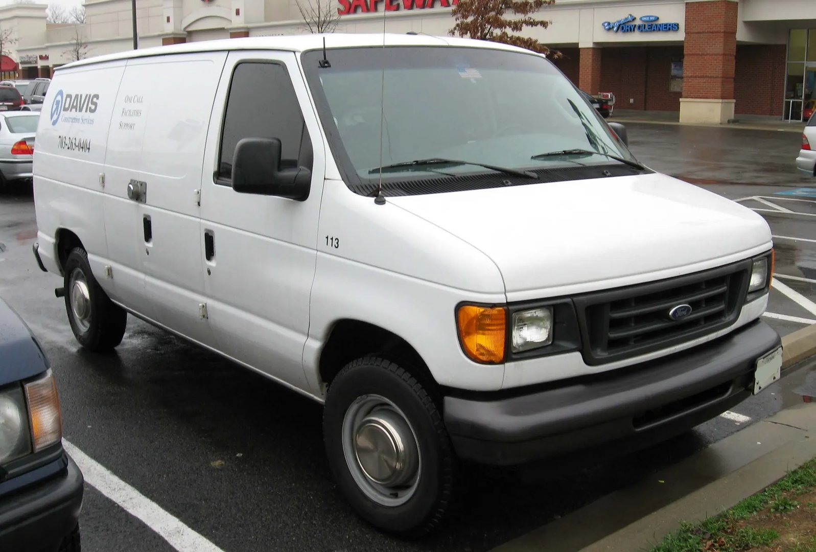 Ford_Econoline_4_generation_restyling_2__Van__1.jpg