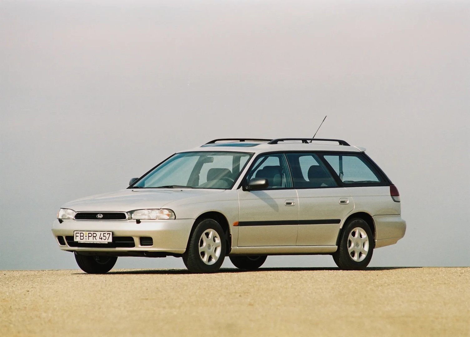 Subaru_Legacy_2_generation__Estate_5-door__4.jpg