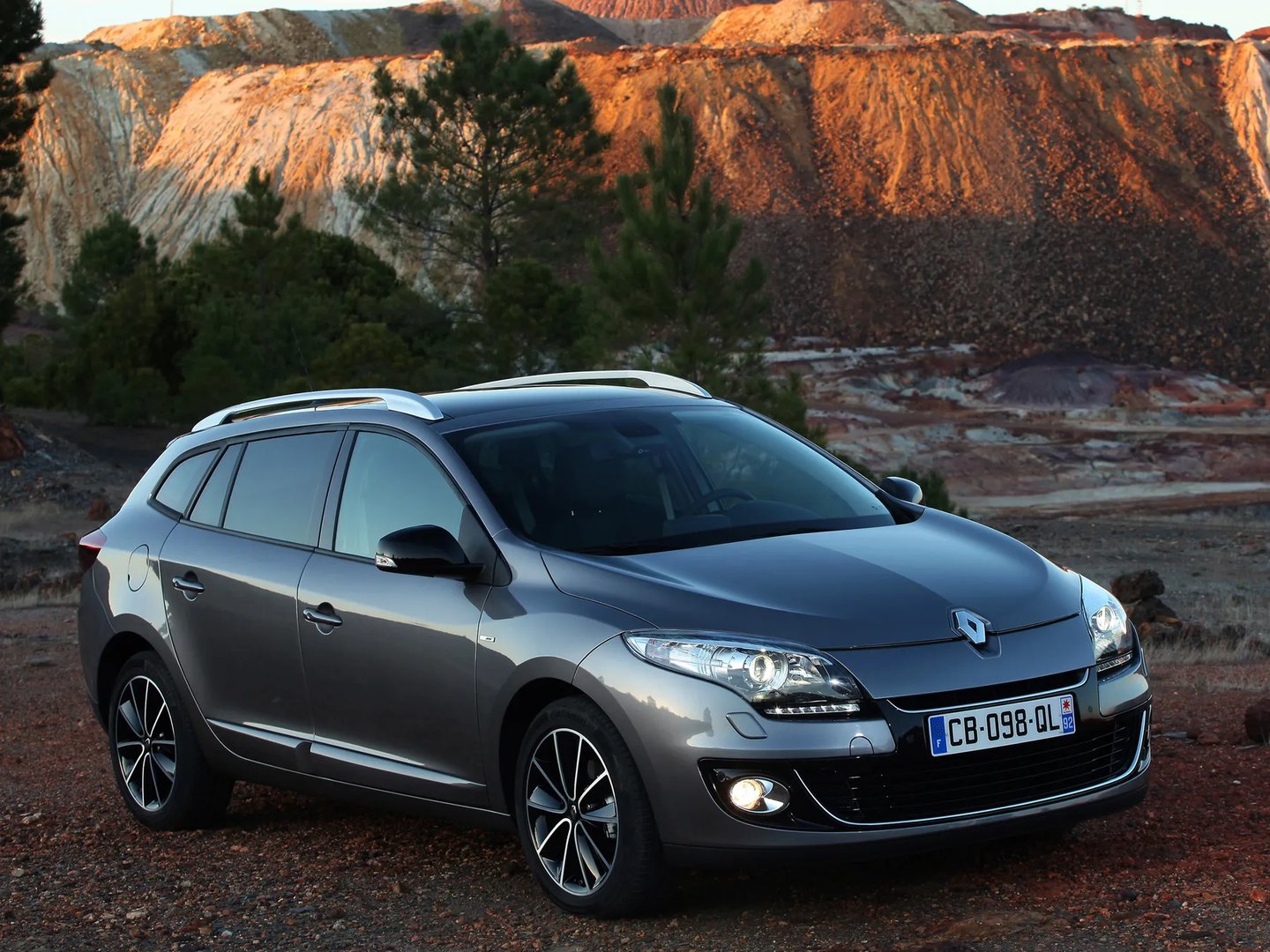 Renault_Megane_3_generation_restyling__Estate_5-door__3.jpg