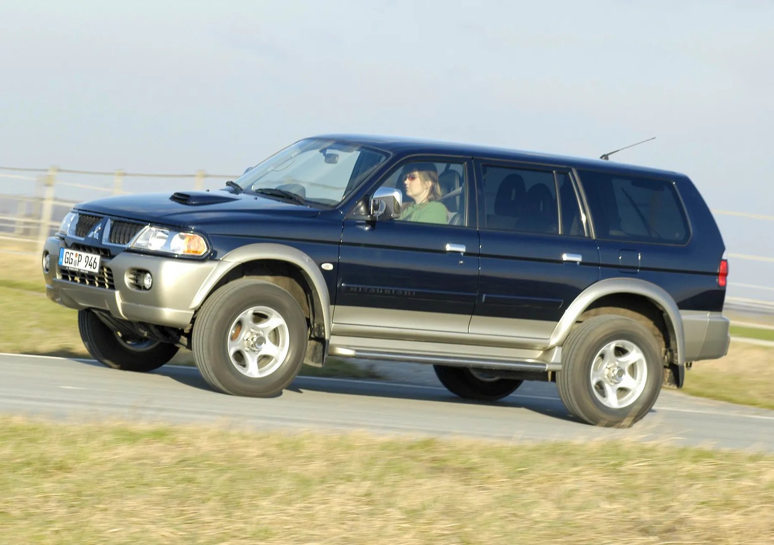 Mitsubishi_Pajero_Sport_1_generation_restyling__SUV_5-doors__3.jpg