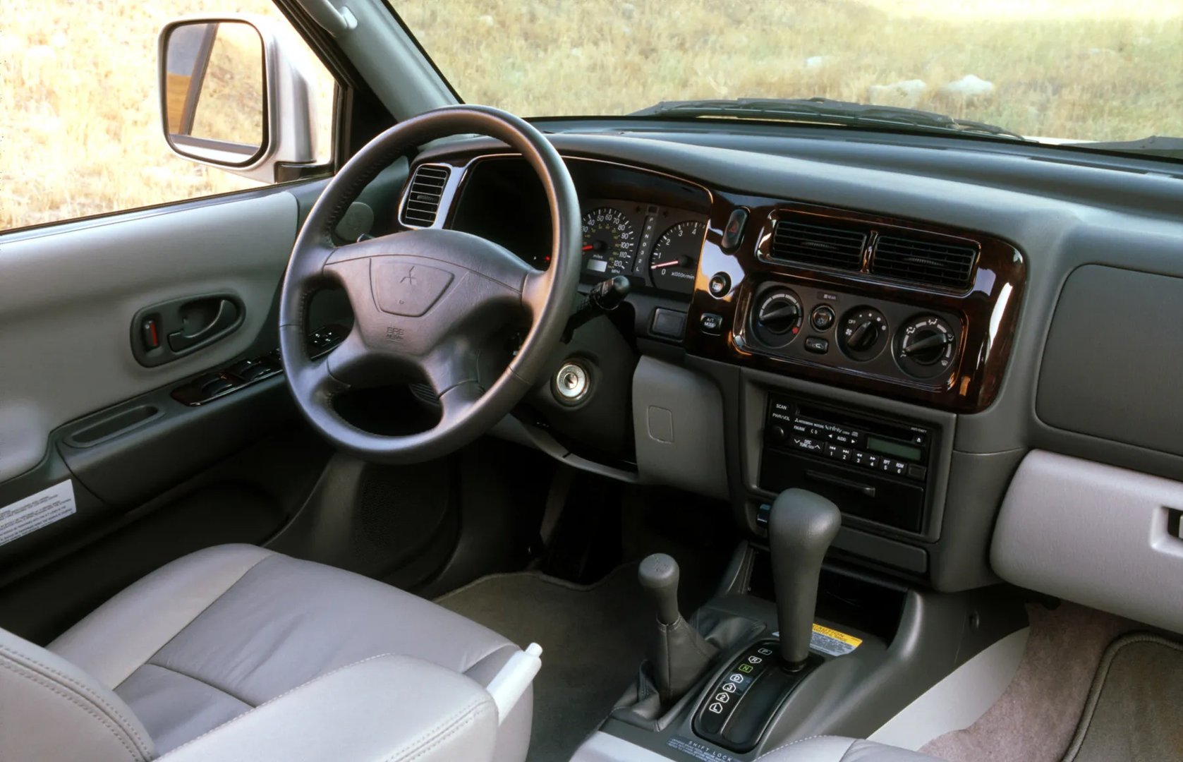 Mitsubishi_Montero_Sport_1_generation__SUV_5-doors__6.jpg