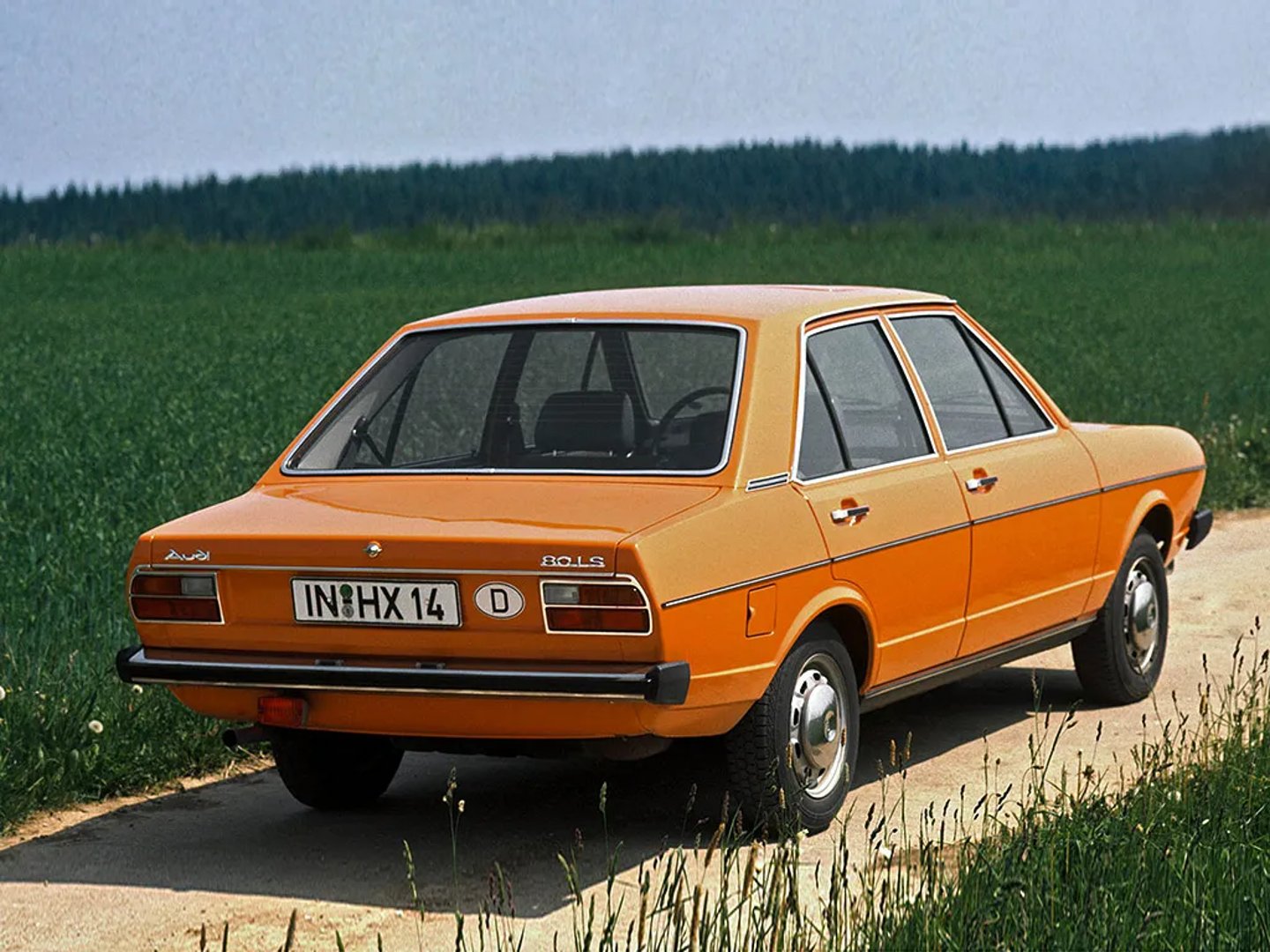 Audi_80_1_generation__Sedan__5.jpg