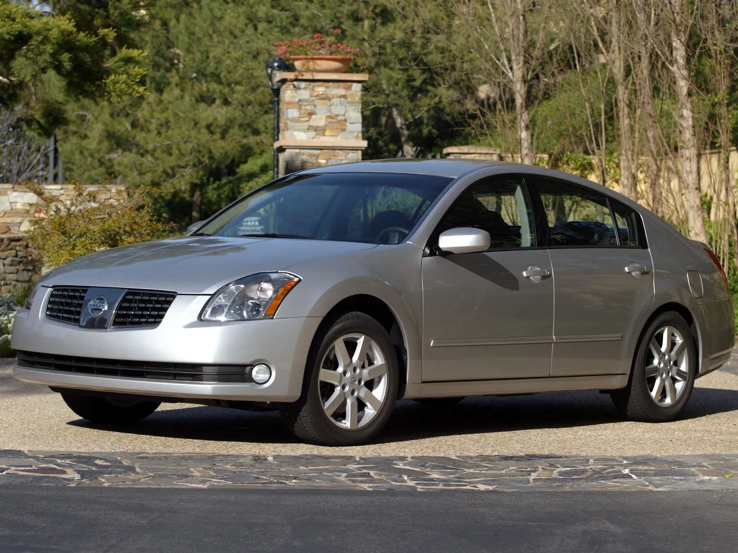 Nissan_Maxima_6_generation__Sedan__2.jpg