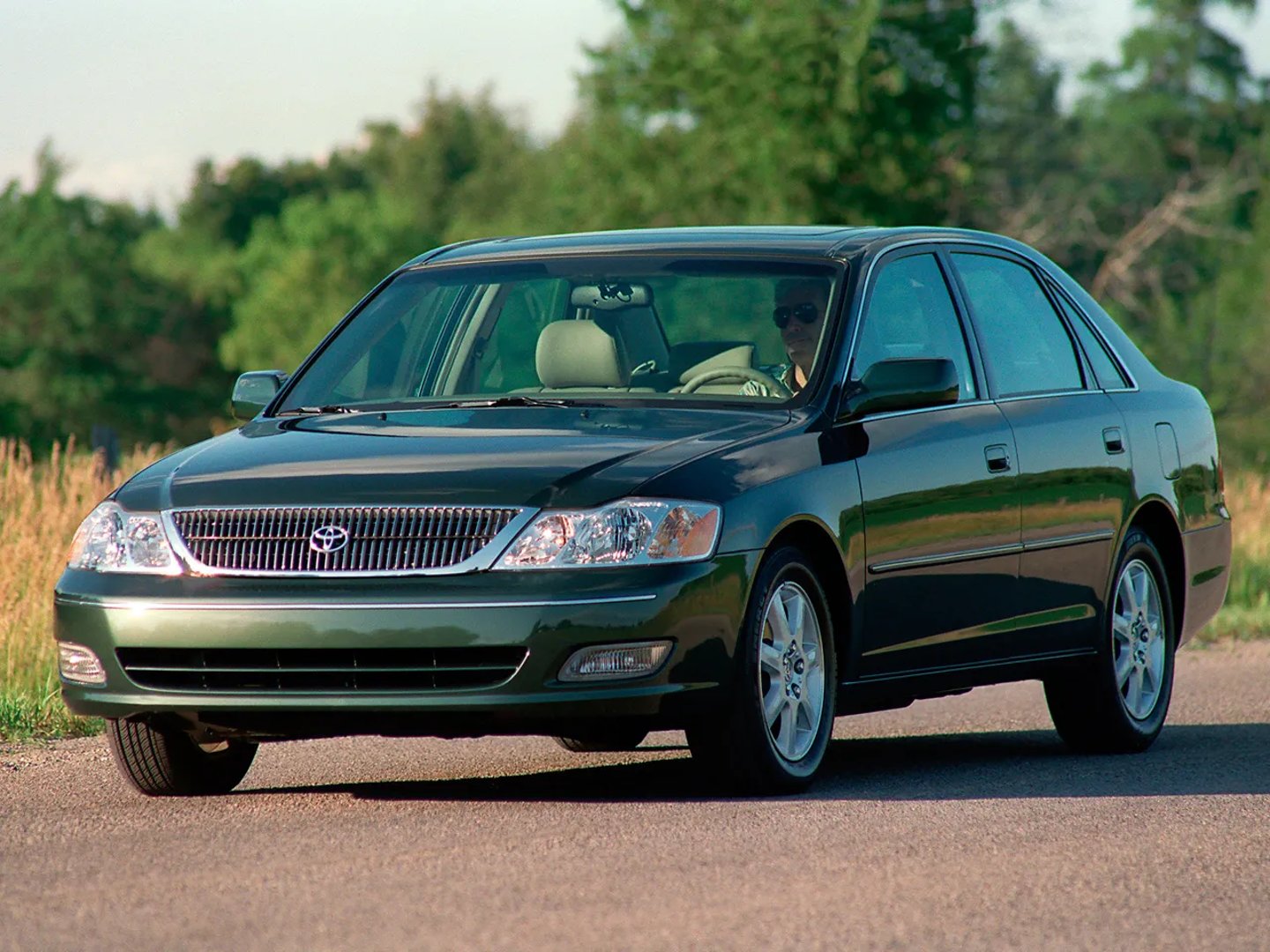 Toyota_Avalon_2_generation__Sedan__4.jpg