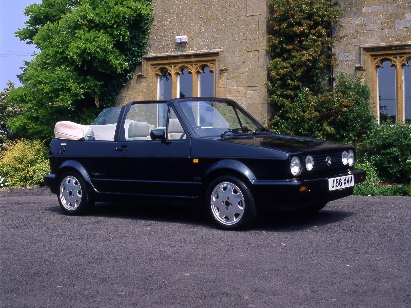 Volkswagen_Golf_1_generation_restyling_3__Cabrio__1.jpg
