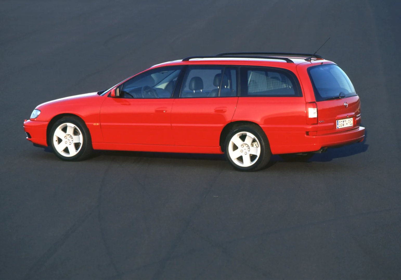 Opel_Omega_2_generation_restyling__Estate_5-door__6.jpg