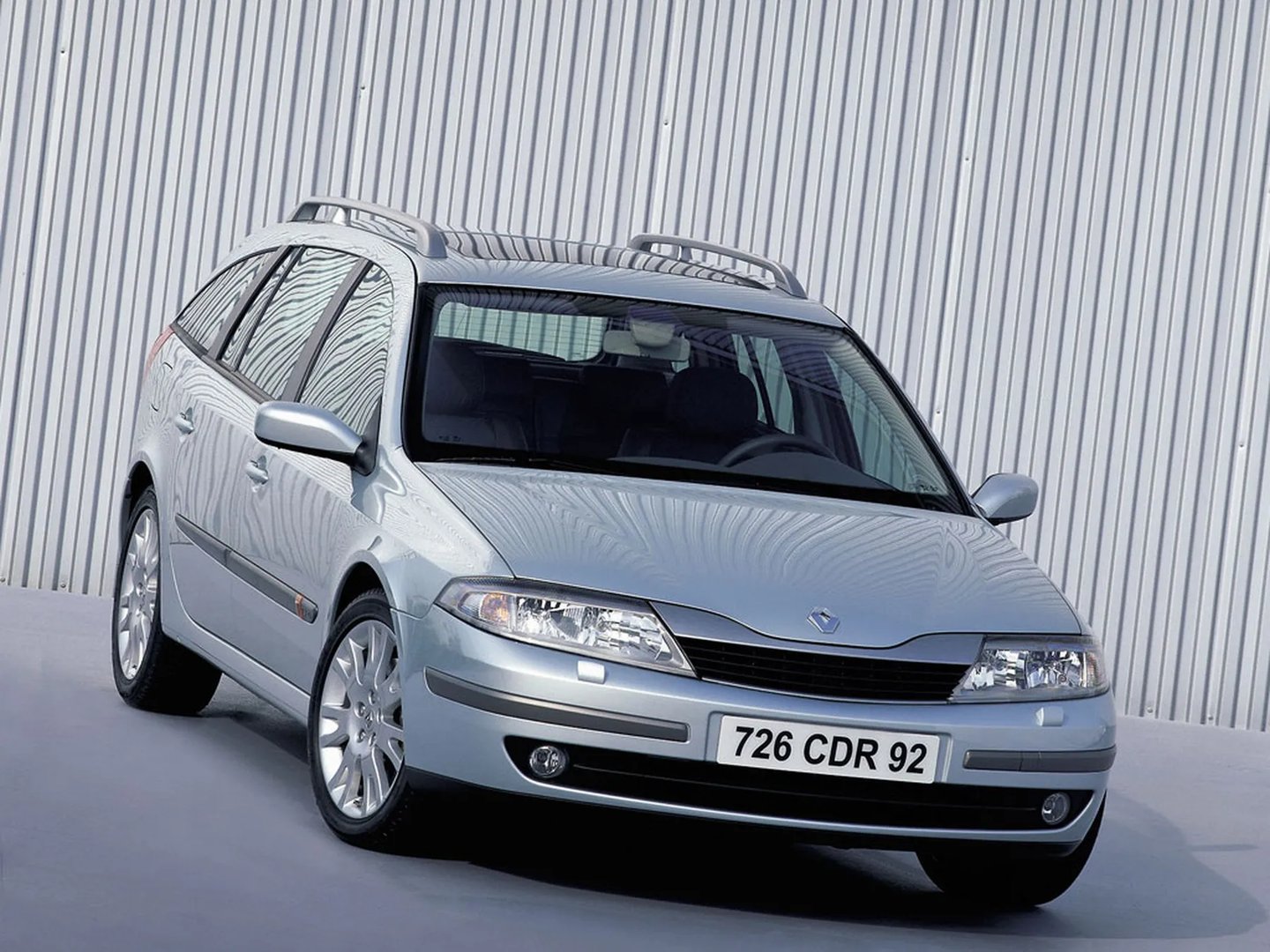 Renault_Laguna_2_generation__Estate_5-door__4.jpg