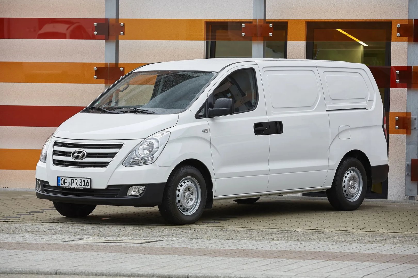 Hyundai_i800_2_generation_restyling_2__Van__7.jpg