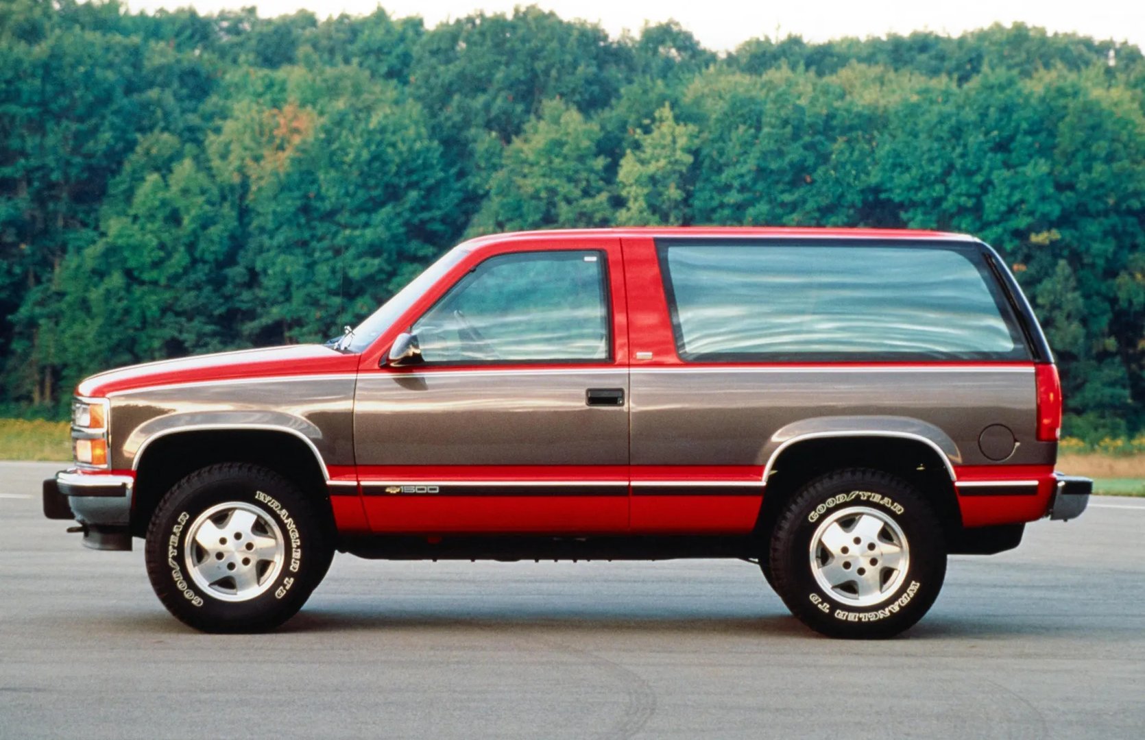 Chevrolet_Blazer_K5_3_generation__SUV_3-doors__6.jpg