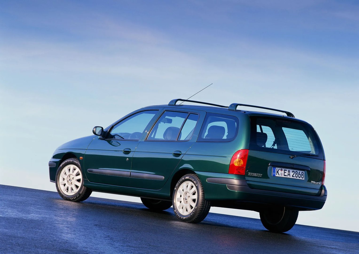 Renault_Megane_1_generation_restyling__Estate_5-door__1.jpg