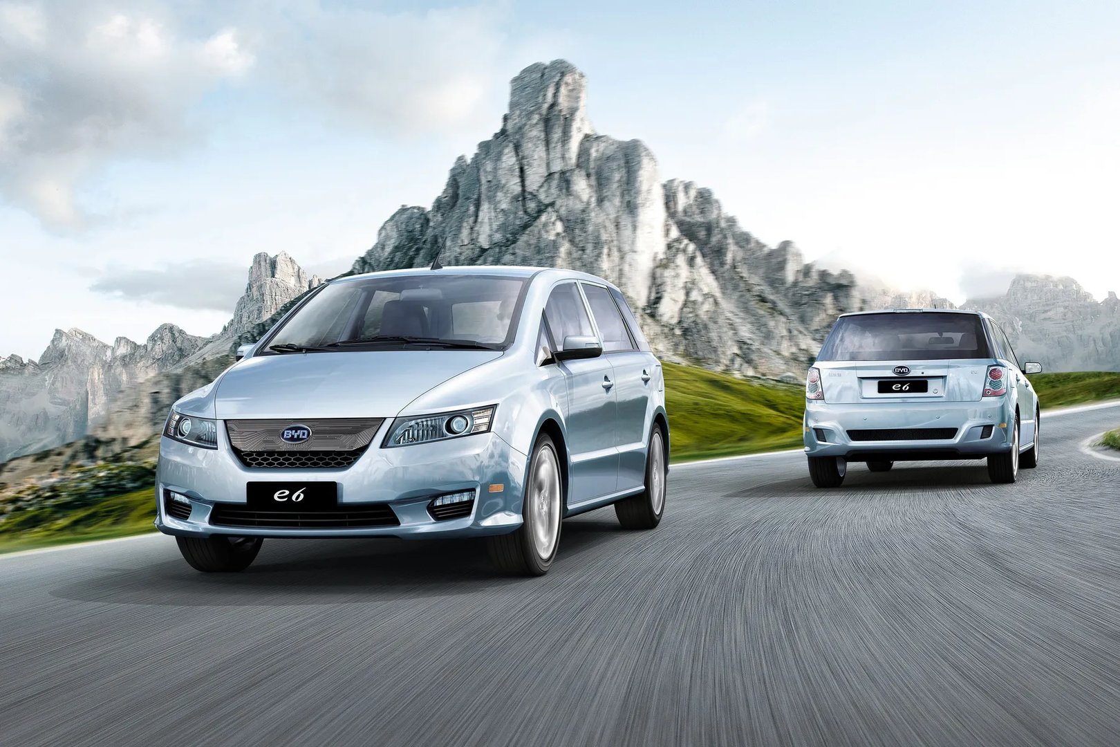 BYD_E6_1_generation__Hatchback_5-door__2.jpg