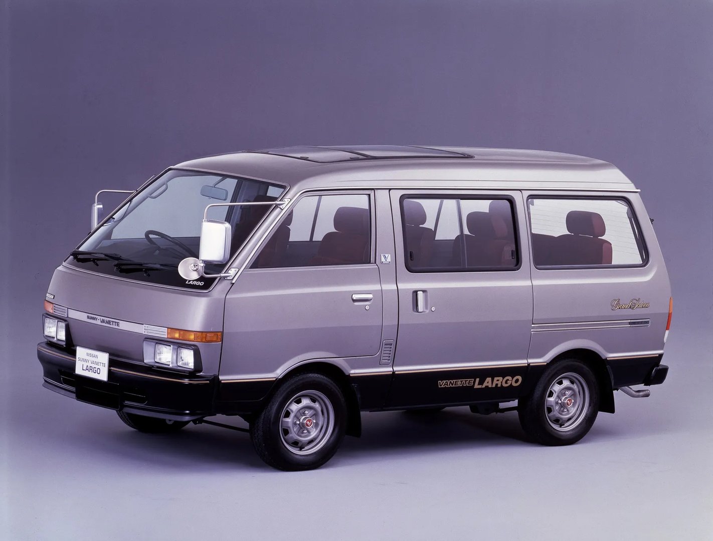 Nissan_Largo_1_generation__Minivan__2.jpg