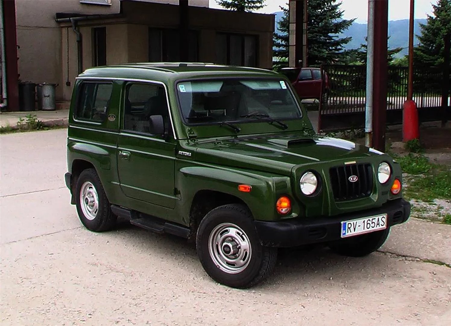 Kia_Retona_1_generation__SUV_3-doors__3.jpg