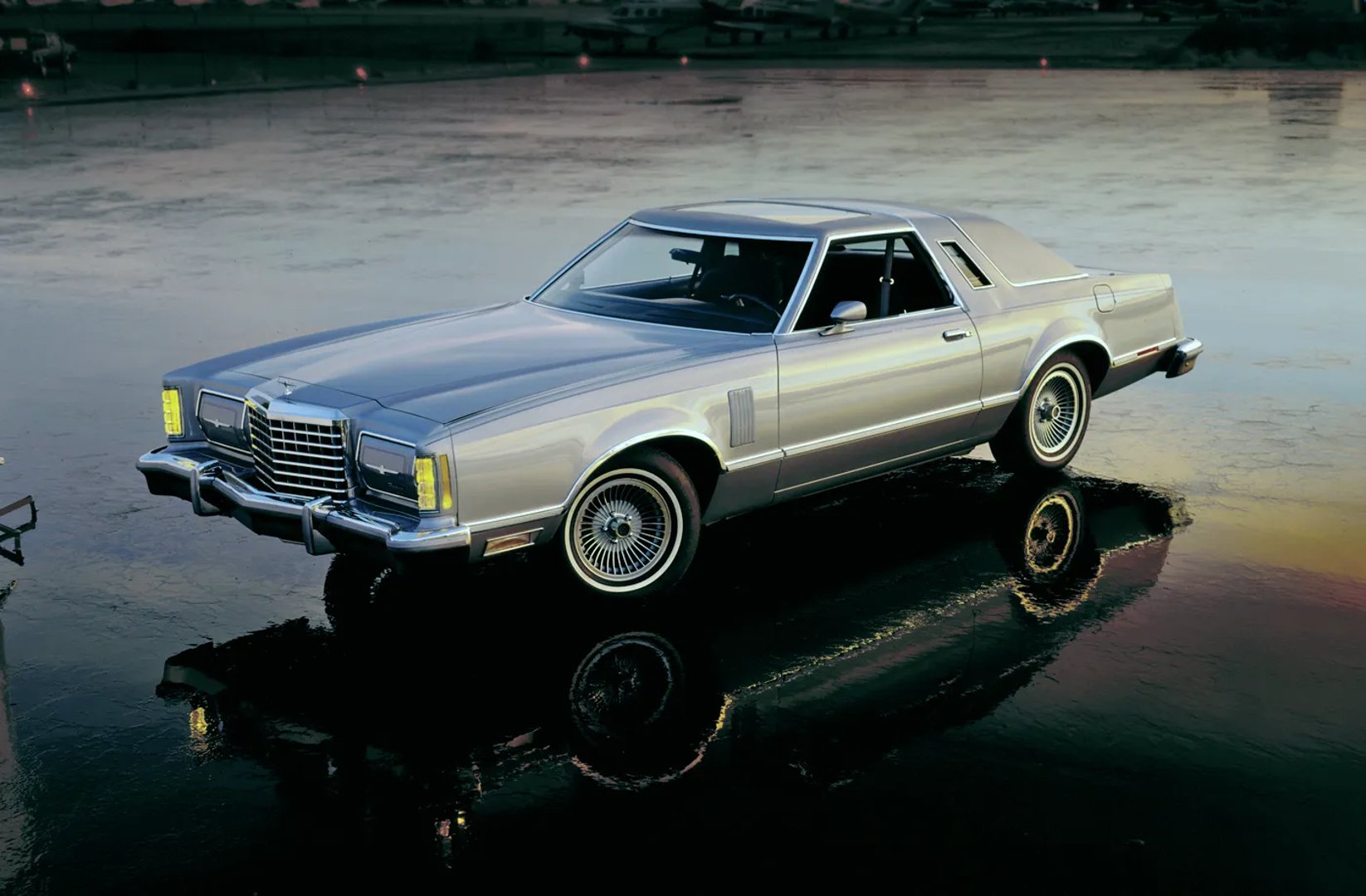 Ford_Thunderbird_7_generation__Coupe__7.jpg